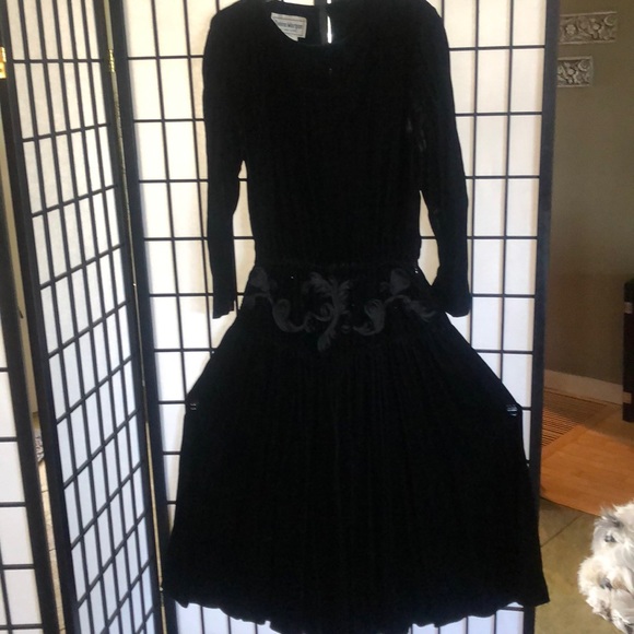 Donna Morgan Vintage 1980/90’s black velvet dress - Picture 3 of 5